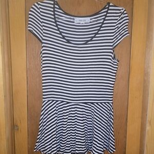 Mac+Jac small rayon blend striped black and white flowy peplum top blouse